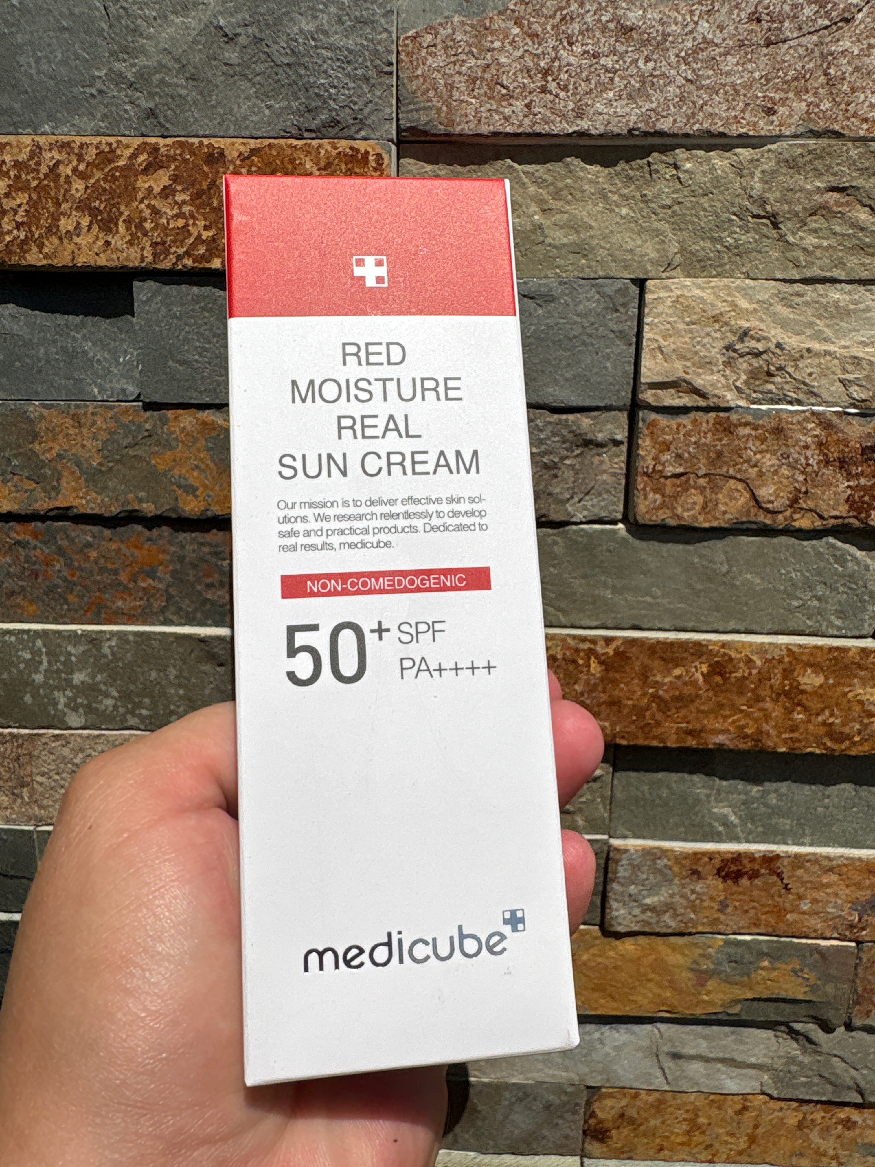 Medi červené RED MOISTURE REALSUN CREAM 50 +spf