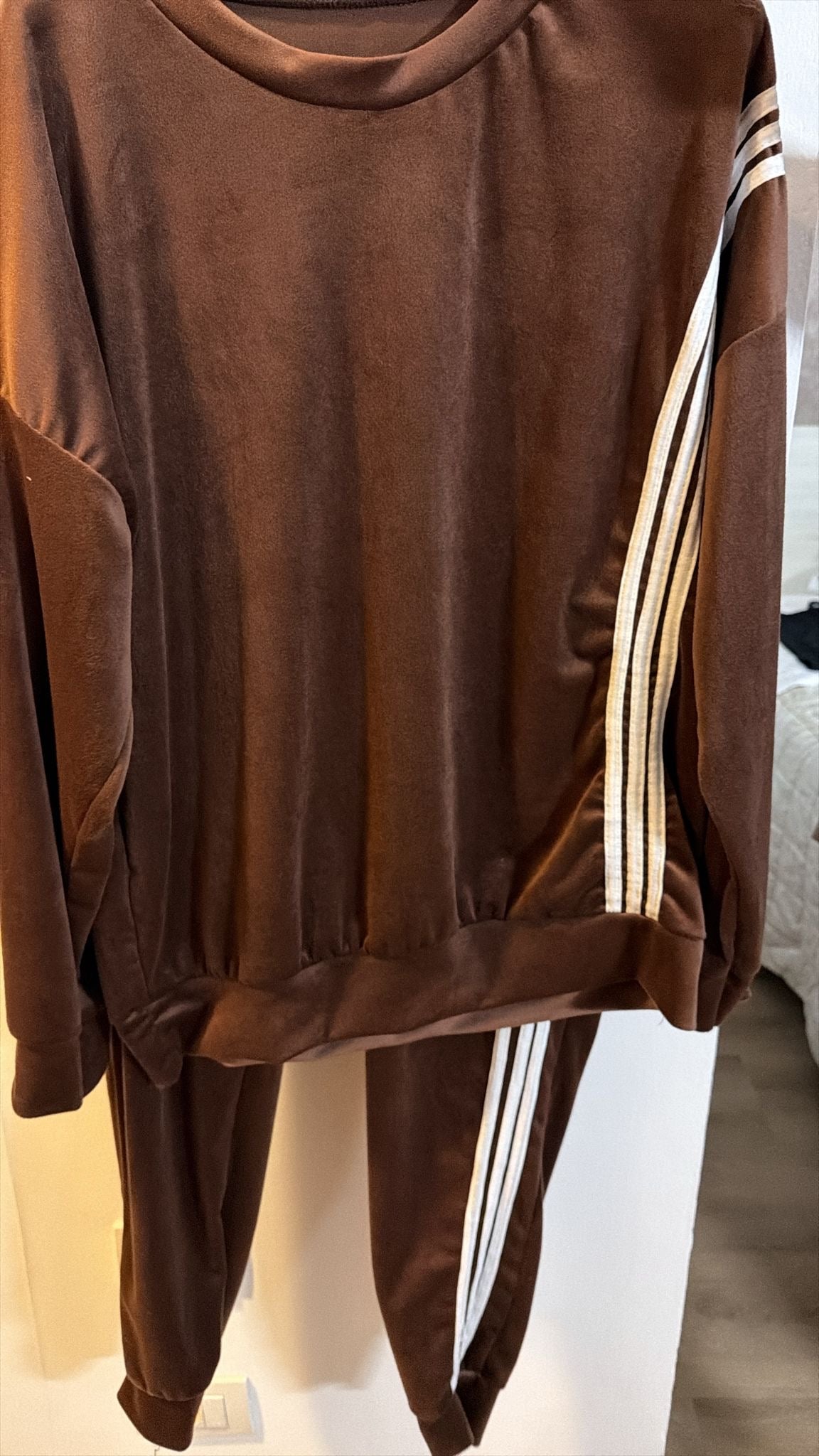Souprava velur styl adid čoko