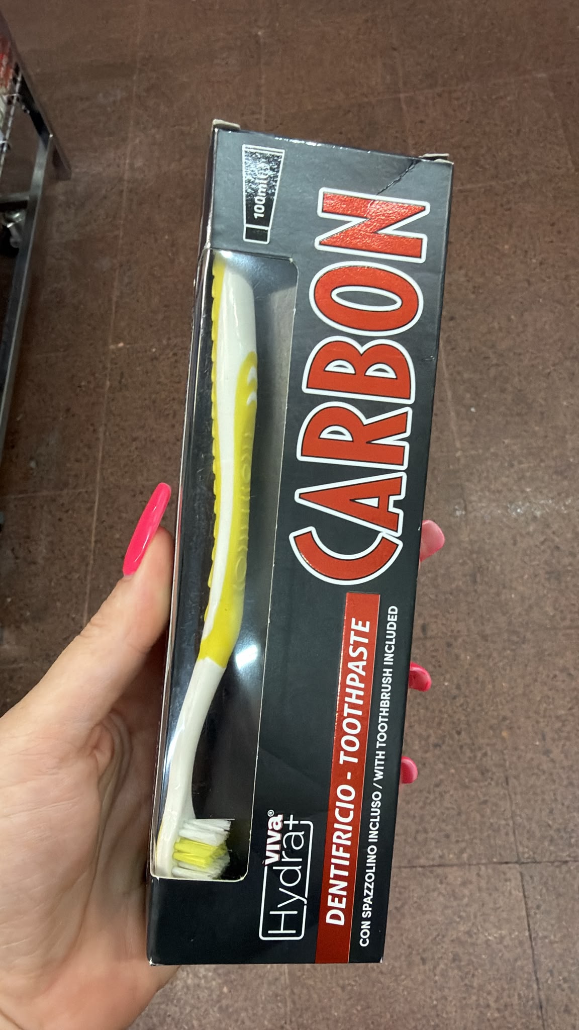 Zubní pasta + kartáček karbon
